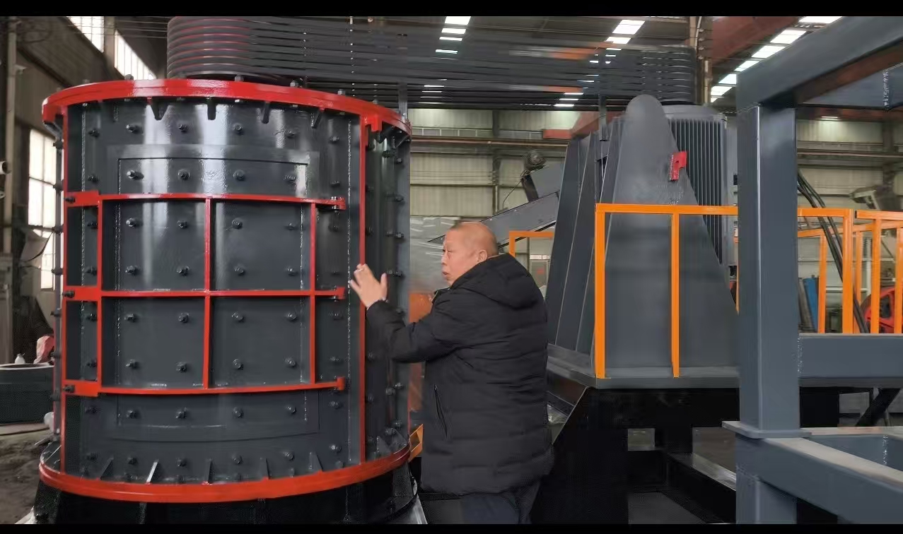 经公司领导集体研究部署 我司破碎机生产线项目现场顺利完工投产